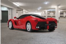 Ferrari LaFerrari 1:24 rood 40Mhz